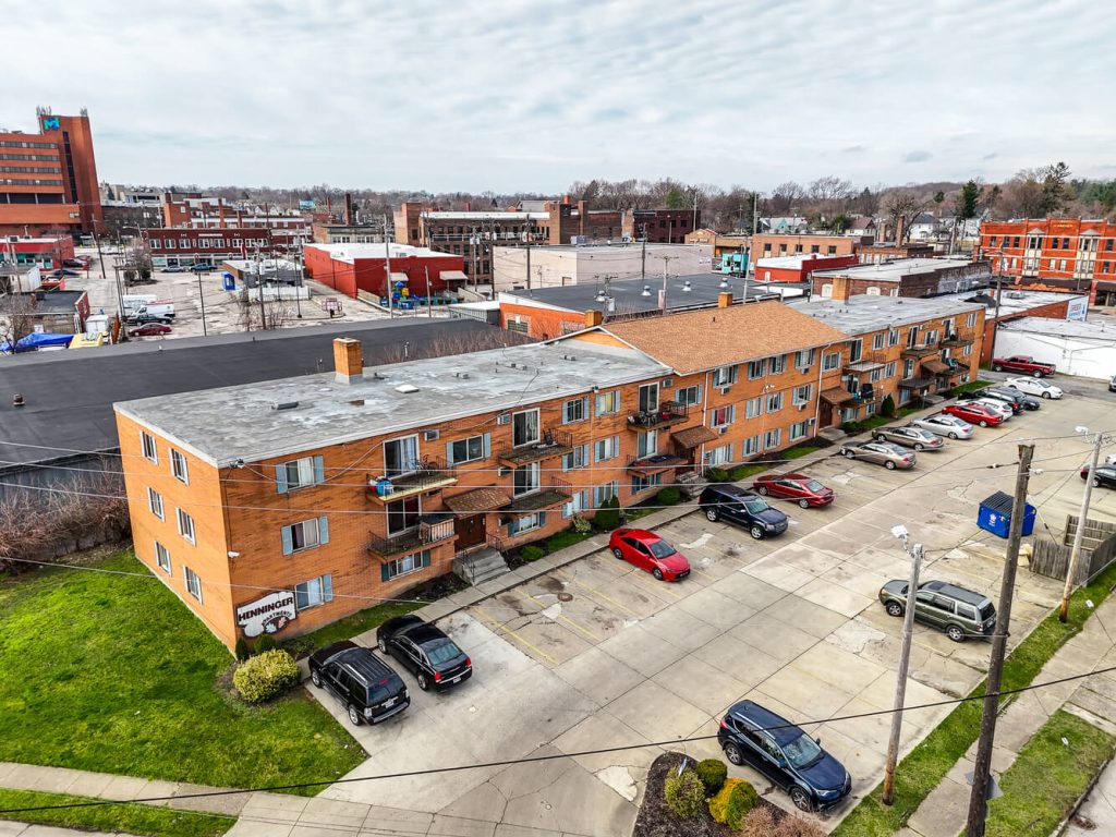3305 Henninger